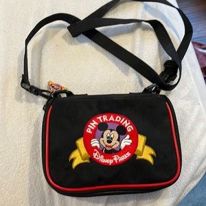 Disney trading pin bag + extra pin backs